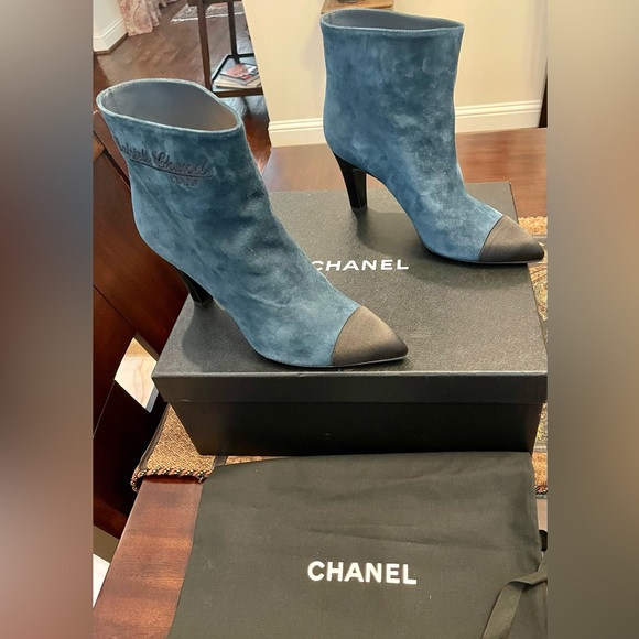 CHANEL Women's Boots Size 7.5 Blue - Picture 8 of 9